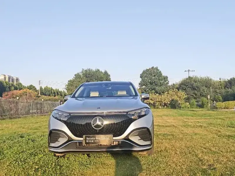 2025 Mercedes-Benz EQS SUV с пробегом 17 000 км