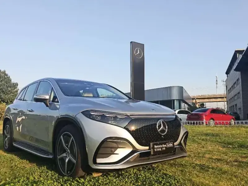 2025 Mercedes-Benz EQS SUV с пробегом 17 000 км