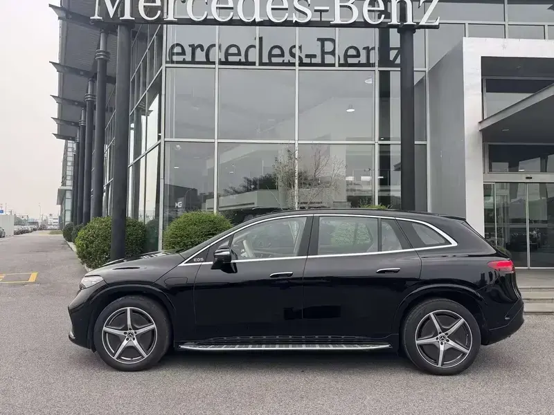 2025 Mercedes-Benz EQS SUV с пробегом 13 600 км