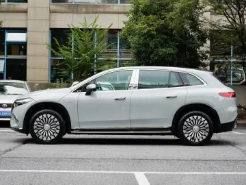 2024 Mercedes-Benz Maybach EQS SUV с пробегом 7 000 км
