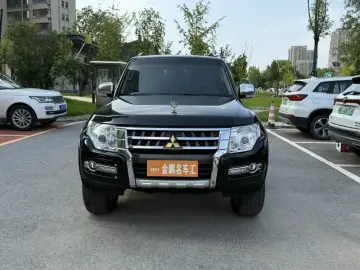 2020 Mitsubishi Pajero с пробегом 71 000 км