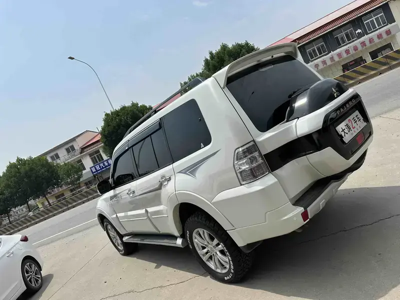 2019 Mitsubishi Pajero с пробегом 142 000 км