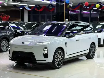Nio ES8