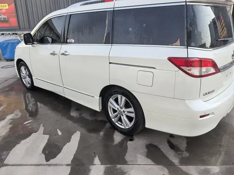 2015 Nissan Quest с пробегом 143 000 км