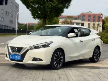 Nissan Lannia