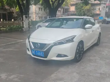 Nissan Lannia