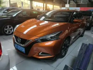 Nissan Lannia