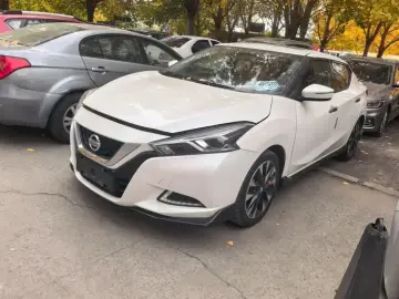 Nissan Lannia
