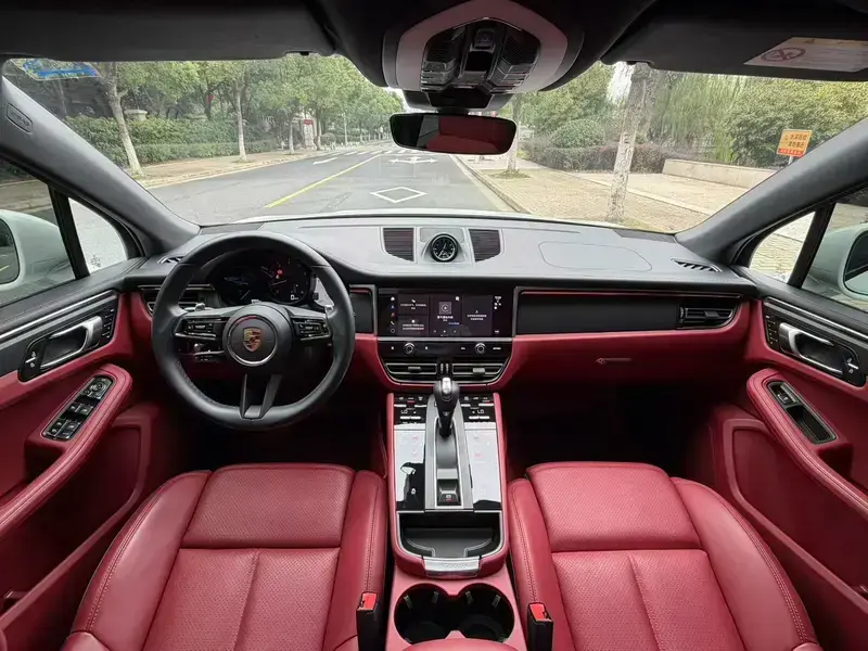 2024 Porsche Macan с пробегом 8 000 км