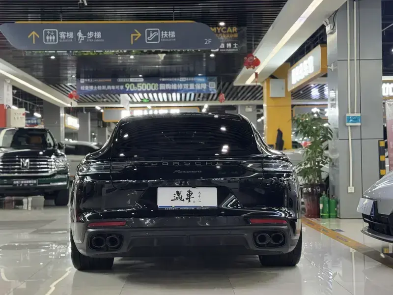 2023 Porsche Panamera с пробегом 48 000 км