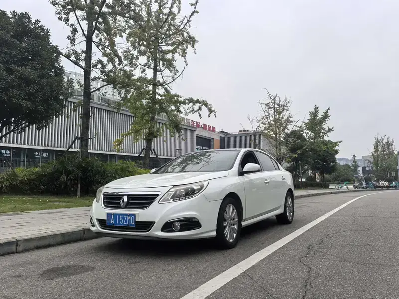 2013 Renault Latitude с пробегом 150 000 км