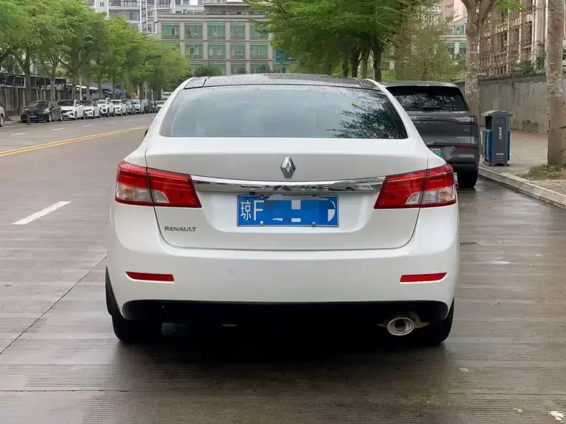 2013 Renault Latitude с пробегом 130 000 км