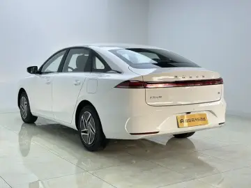 2026 Roewe i6 с пробегом 300 км