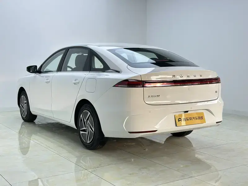 2026 Roewe i6 с пробегом 300 км