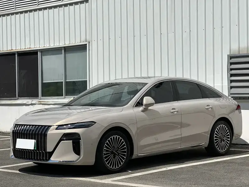 2025 Roewe M7 с пробегом 24 000 км