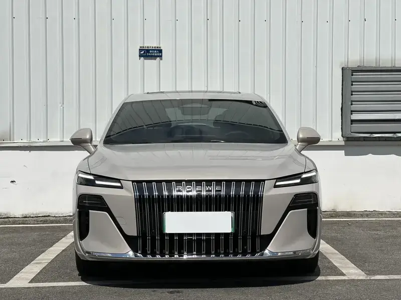 2025 Roewe M7 с пробегом 24 000 км