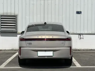 2025 Roewe M7 с пробегом 24 000 км