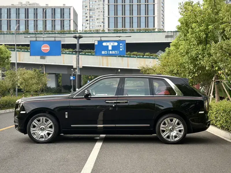 2024 Rolls-Royce Cullinan с пробегом 13 000 км