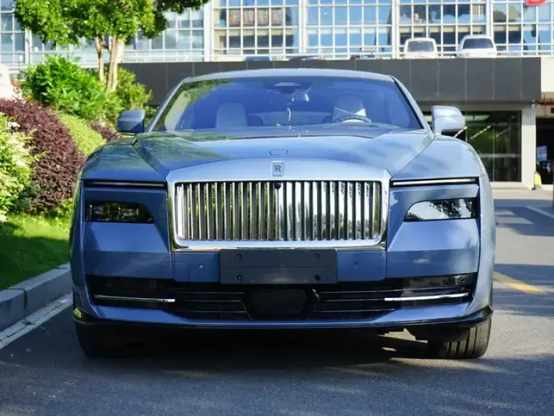 2023 Rolls-Royce Spectre с пробегом 10 000 км