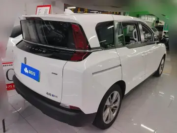 2023 FAW Bestune NAT с пробегом 14 000 км