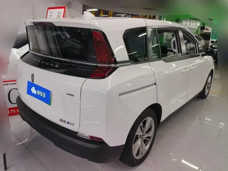 2023 FAW Bestune NAT с пробегом 14 000 км