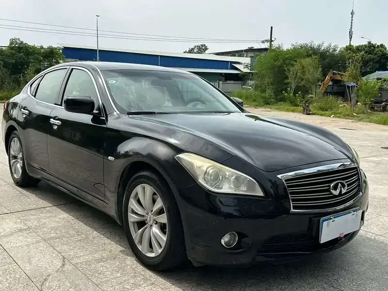 2011 Infiniti M с пробегом 230 000 км