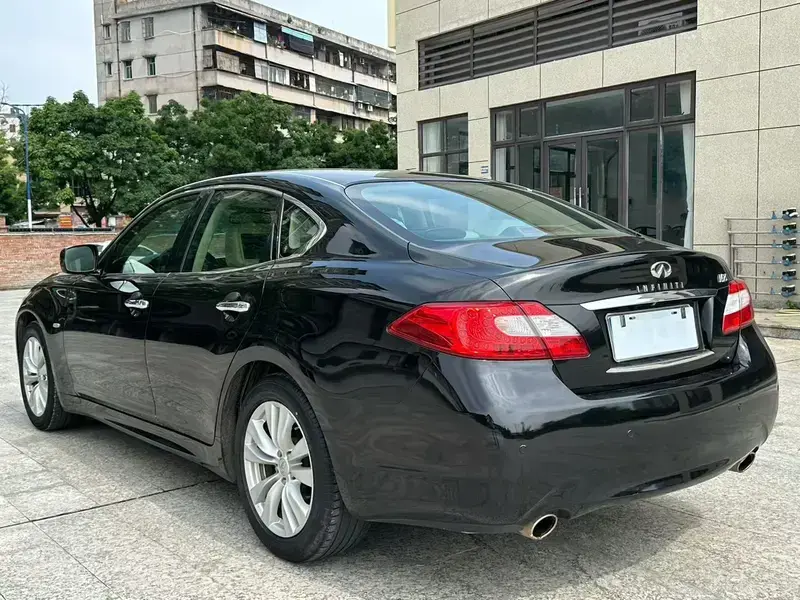 2011 Infiniti M с пробегом 230 000 км
