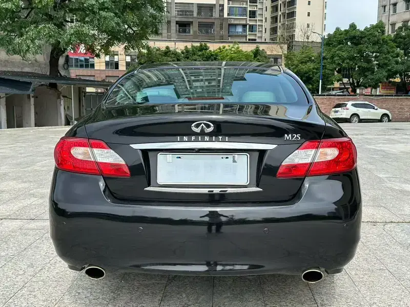 2011 Infiniti M с пробегом 230 000 км