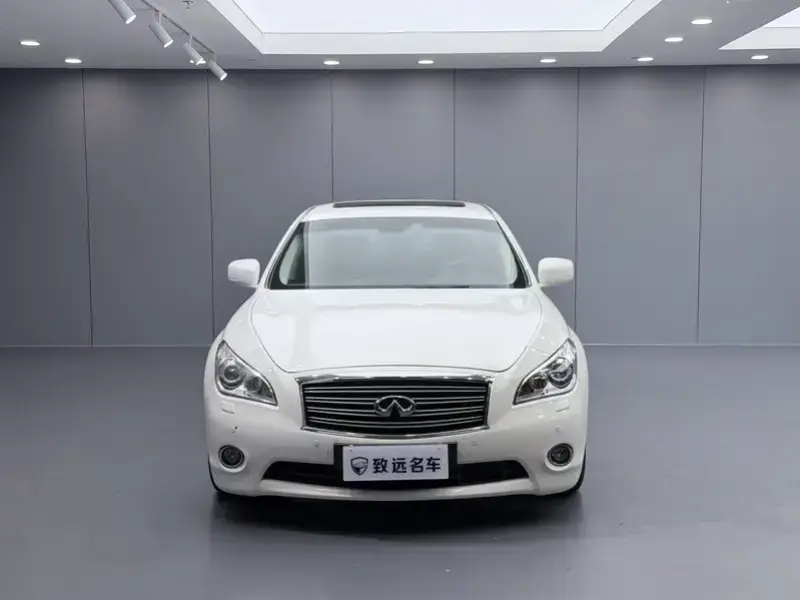 2011 Infiniti M с пробегом 94 600 км