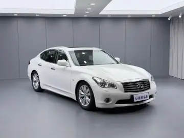 2011 Infiniti M с пробегом 94 600 км