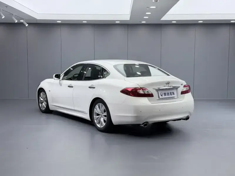 2011 Infiniti M с пробегом 94 600 км