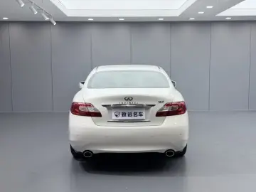 2011 Infiniti M с пробегом 94 600 км