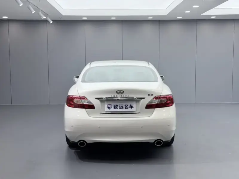 2011 Infiniti M с пробегом 94 600 км