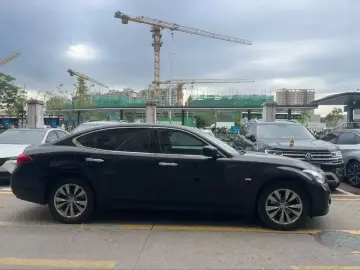 2012 Infiniti M с пробегом 111 000 км