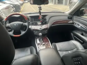 2012 Infiniti M с пробегом 111 000 км