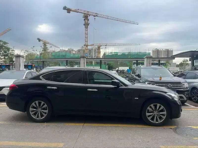 2012 Infiniti M с пробегом 111 000 км