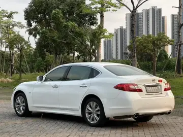 2012 Infiniti M с пробегом 152 000 км