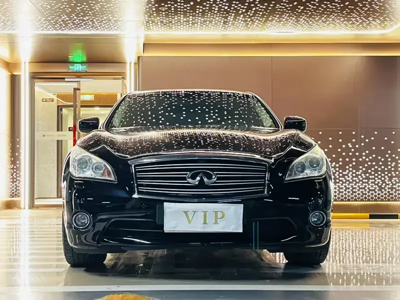 2012 Infiniti M с пробегом 153 000 км
