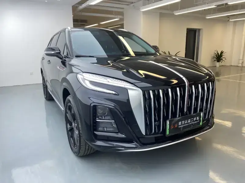 2025 Hongqi HS3 с пробегом 16 700 км