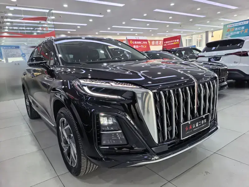2025 Hongqi HS3 с пробегом 2 800 км