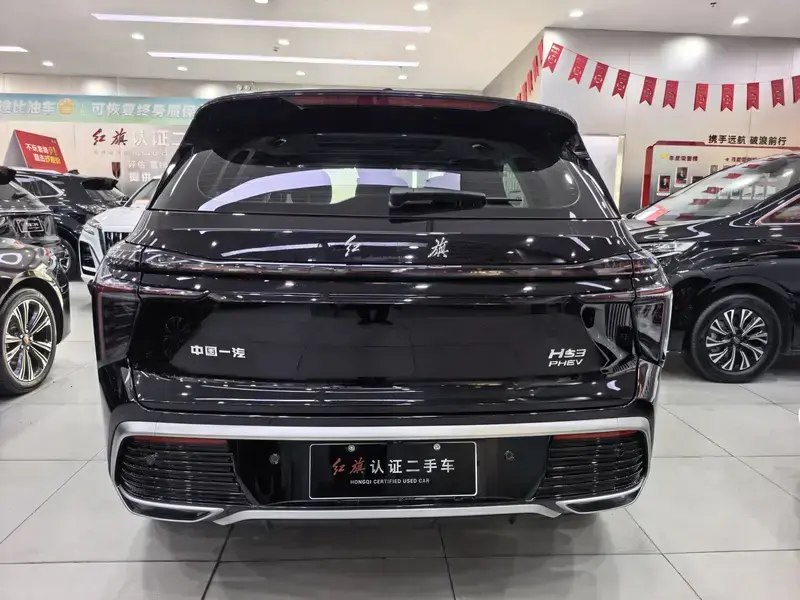 2025 Hongqi HS3 с пробегом 2 800 км