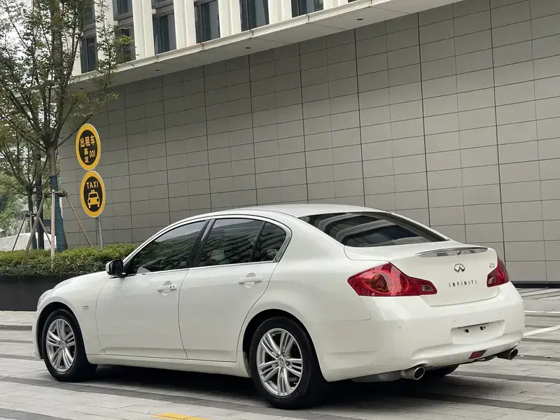 2013 Infiniti G с пробегом 120 000 км