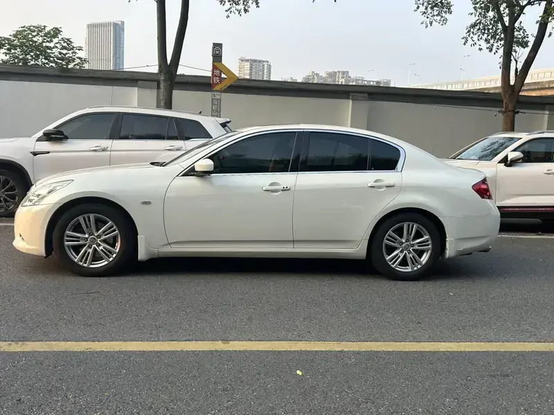 2010 Infiniti G с пробегом 120 000 км