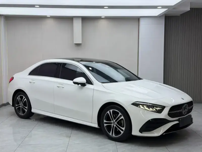 2023 Mercedes-Benz A-Класс с пробегом 20 600 км