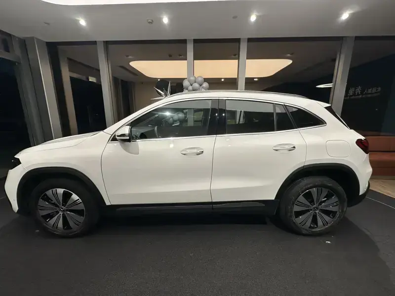 2023 Mercedes-Benz EQA с пробегом 16 000 км