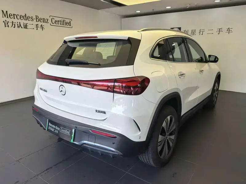 2025 Mercedes-Benz EQA с пробегом 28 000 км