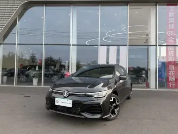 2025 Volkswagen Golf с пробегом 4 400 км