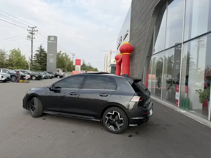 2025 Volkswagen Golf с пробегом 4 400 км