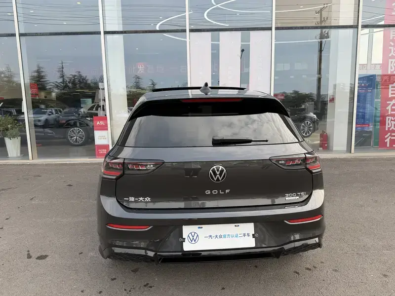 2025 Volkswagen Golf с пробегом 4 400 км