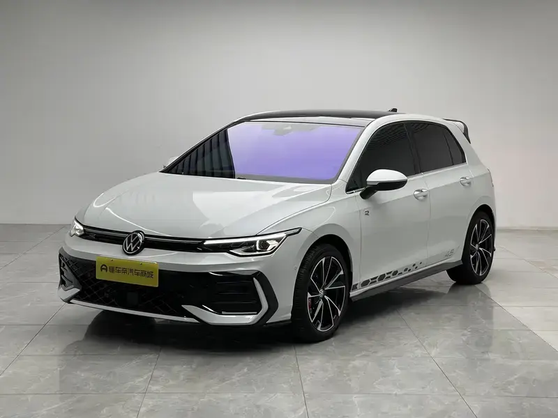 2025 Volkswagen Golf с пробегом 15 700 км